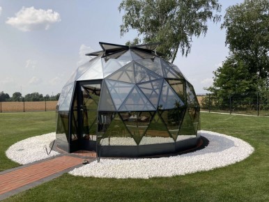 juodas-geokupolas (1)