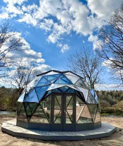 Veidrodinis geokupolas su stiklo paketais