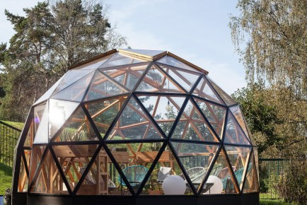 tamsus-geokupolas-gamtoje